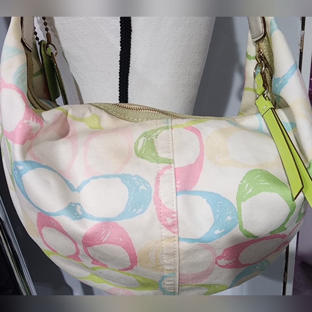 Coach Purse 👛 - Picture 3 of 16